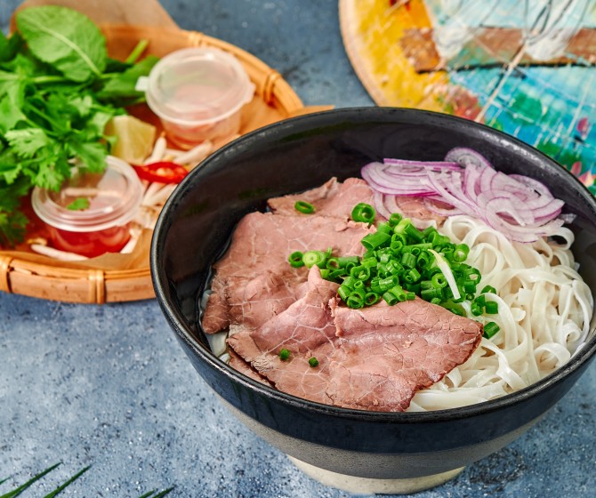 Суп Фо бо с говядиной и рисовой лапшой 500г